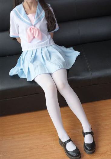 厨房掀开馊了裙子子挺进视频