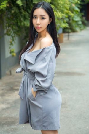 年轻的女大学生