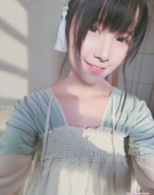 美女脱得一干二净